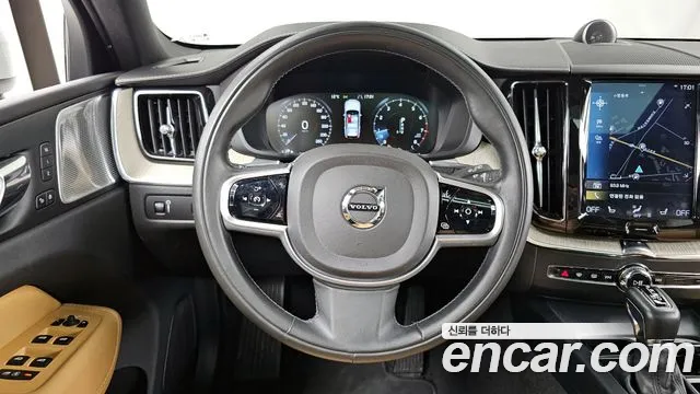 Volvo XC60 2019 — фото 13