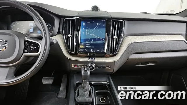 Volvo XC60 2019 — фото 14