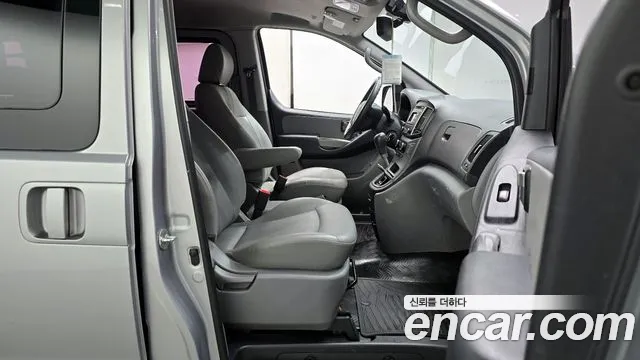 Hyundai Starex 2016 — фото 10