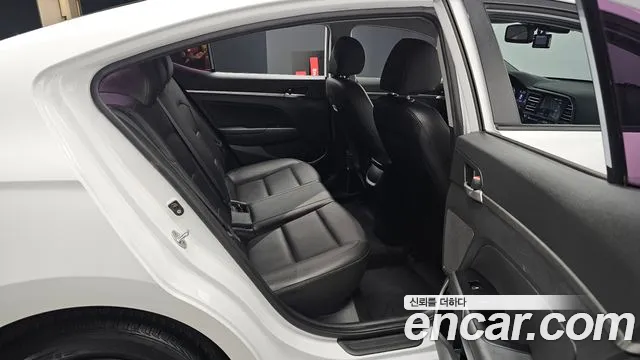 Hyundai AVANTE 2020 — фото 12