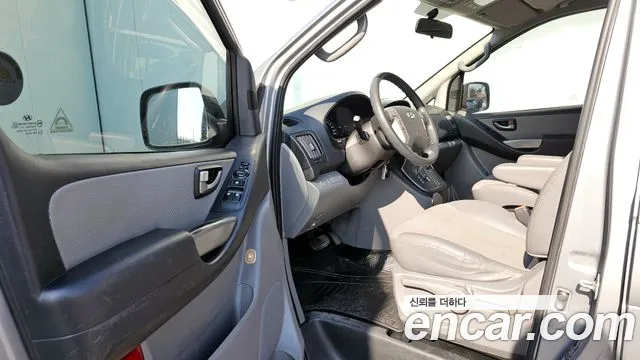 Hyundai Starex 2012 — фото 11