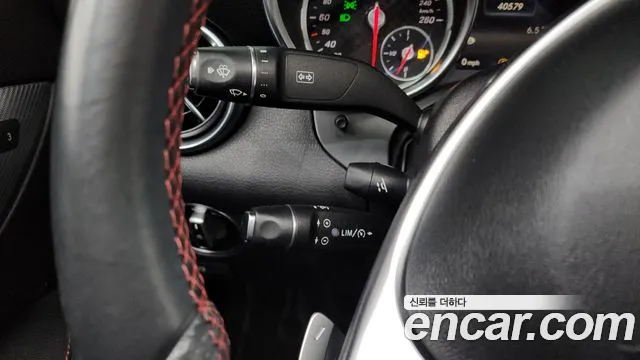 Mercedes-Benz SLC-Class 2017 — фото 15