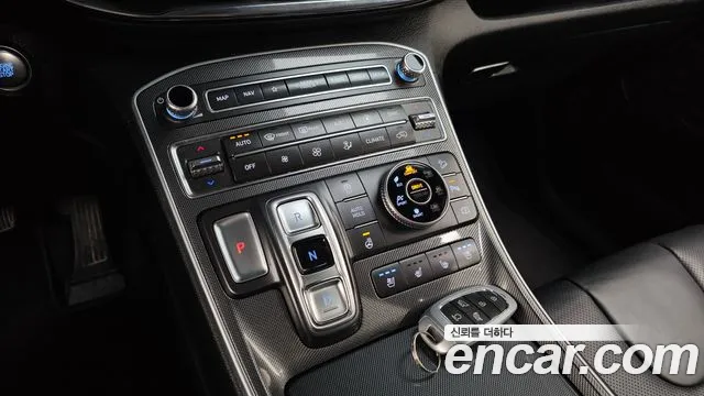 Hyundai Santafe 2022 — фото 9