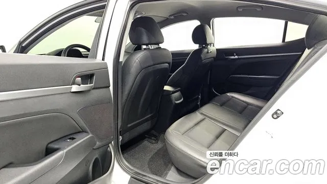 Hyundai AVANTE 2019 — фото 12