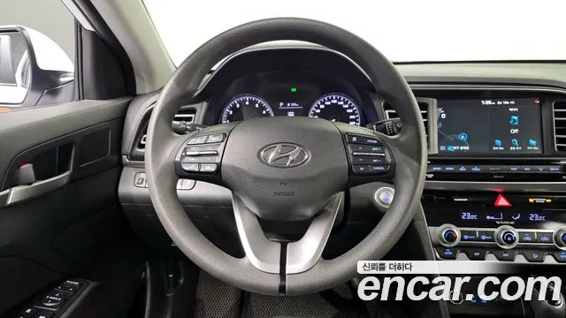 Hyundai AVANTE 2019 — фото 13