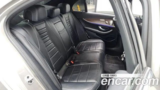 Mercedes-Benz E-Class 2021 — фото 12