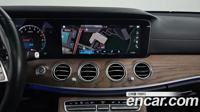 Mercedes-Benz E-Class 2021 — фото 15