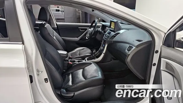 Hyundai AVANTE 2014 — фото 10