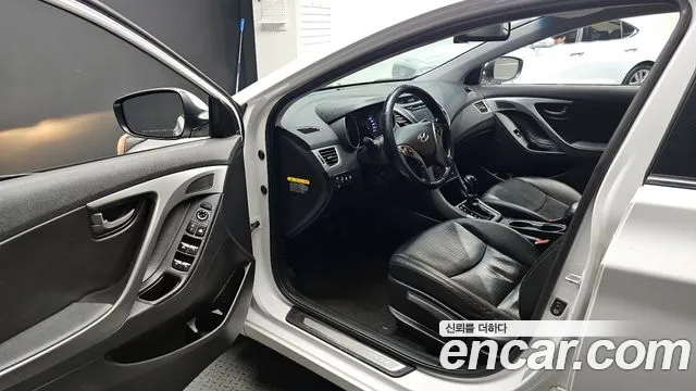 Hyundai AVANTE 2014 — фото 10