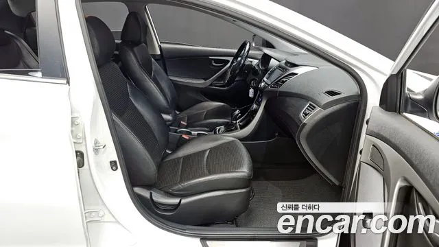 Hyundai AVANTE 2014 — фото 11