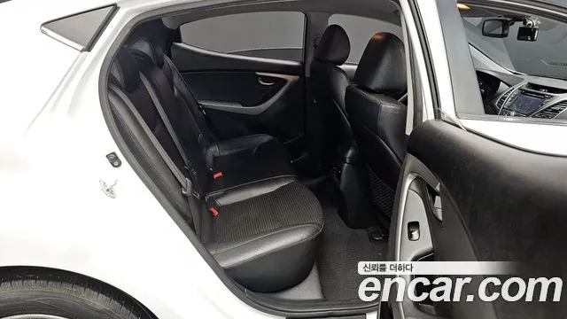 Hyundai AVANTE 2014 — фото 12