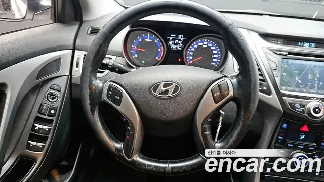 Hyundai AVANTE 2014 — фото 13