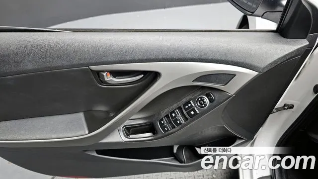 Hyundai AVANTE 2014 — фото 17