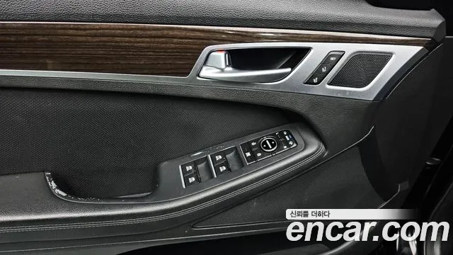Genesis G80 2017 — фото 16