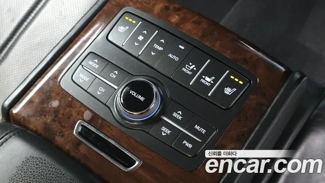 Hyundai Equus 2010 — фото 18