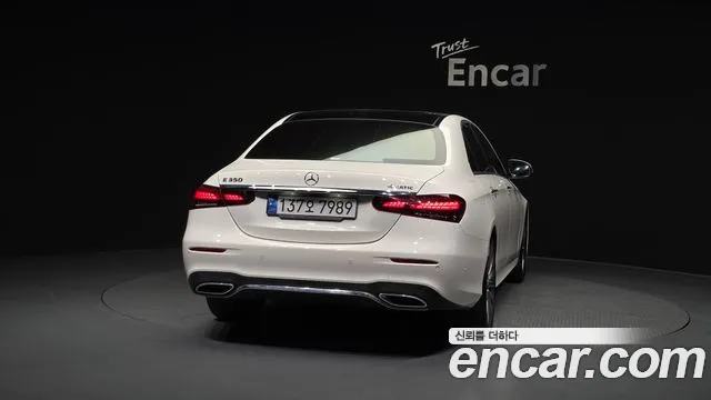 Mercedes-Benz E-Class 2022 — фото 4