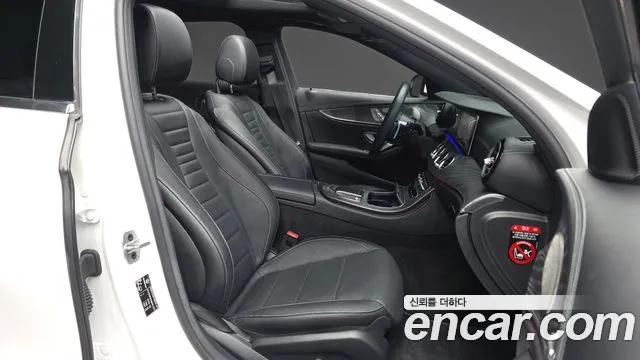 Mercedes-Benz E-Class 2022 — фото 11
