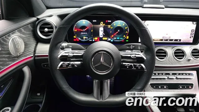 Mercedes-Benz E-Class 2022 — фото 13