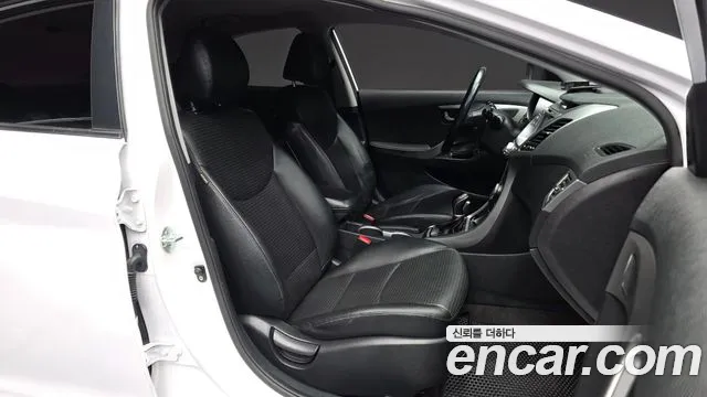 Hyundai AVANTE 2014 — фото 11