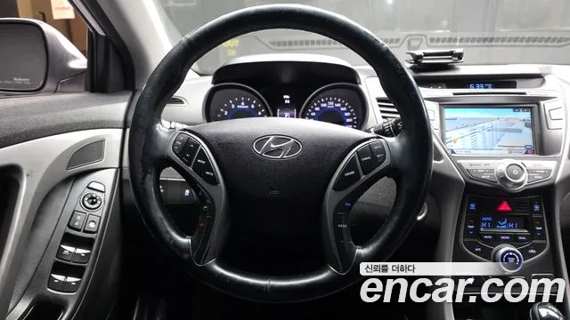 Hyundai AVANTE 2014 — фото 13