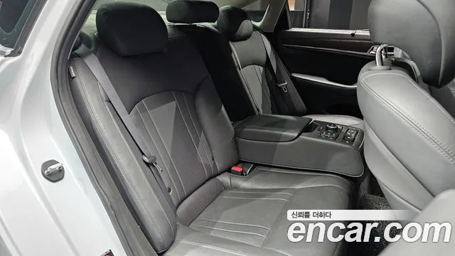 Hyundai Genesis 2016 — фото 12