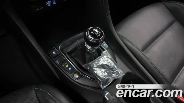 Hyundai Veloster 2019 — фото 9