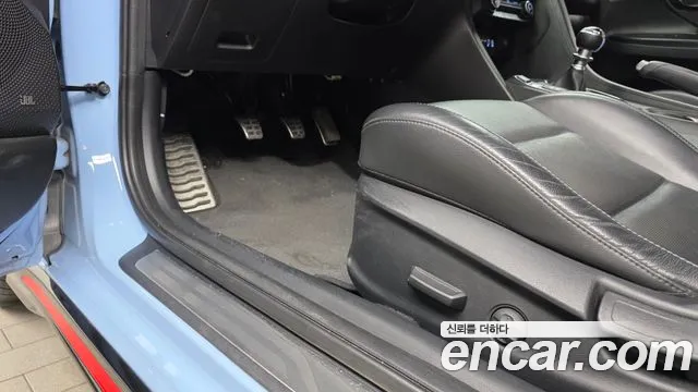 Hyundai Veloster 2019 — фото 18