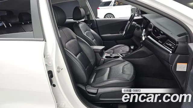 Kia Niro 2020 — фото 10