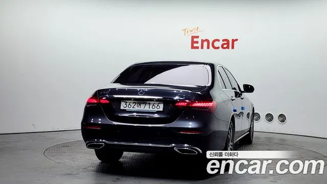 Mercedes-Benz E-Class 2022 — фото 4