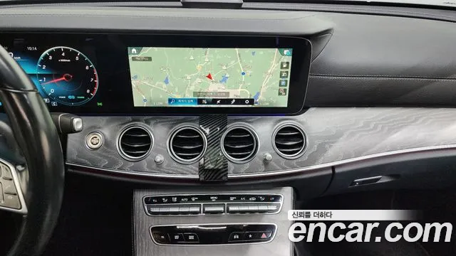 Mercedes-Benz E-Class 2022 — фото 15