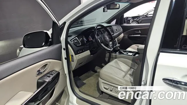 Kia Canival 2019 — фото 11