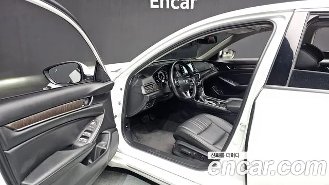 Honda Accord 2022 — фото 10