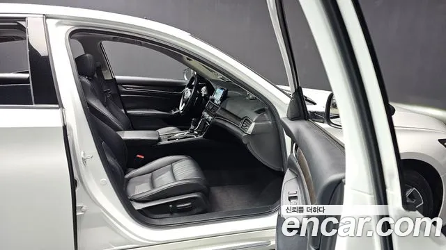 Honda Accord 2022 — фото 11