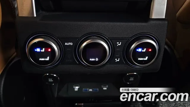 Land Rover Discovery 2019 — фото 18