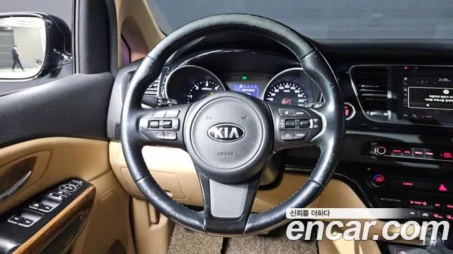 Kia Canival 2015 — фото 11