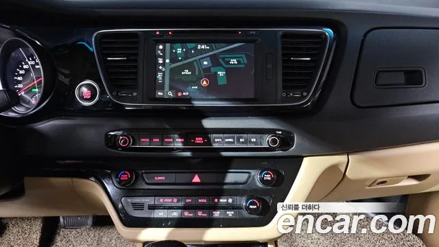 Kia Canival 2015 — фото 12
