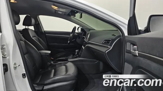 Hyundai AVANTE 2019 — фото 11