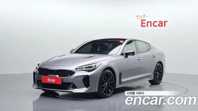 Kia Stinger 2023 — фото 1