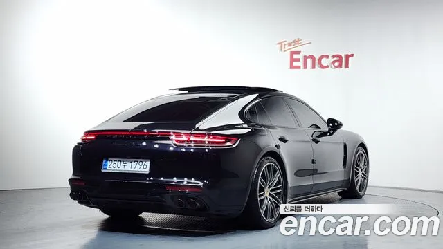 Porsche Panamera 2020 — фото 2