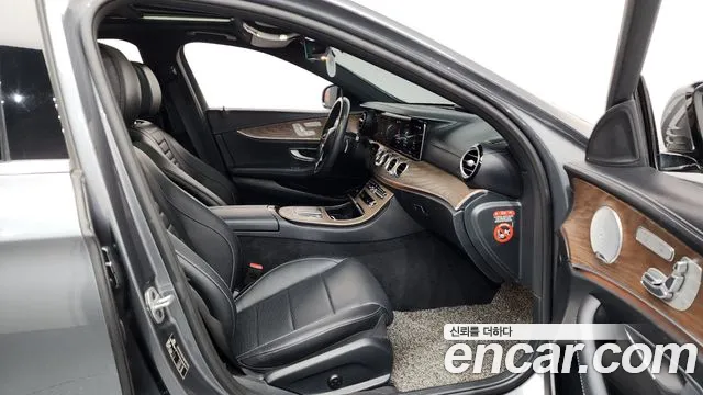 Mercedes-Benz E-Class 2021 — фото 11