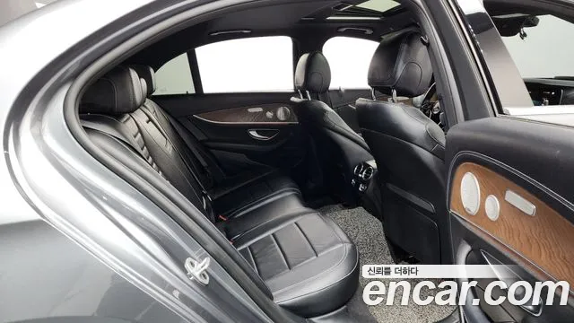 Mercedes-Benz E-Class 2021 — фото 12