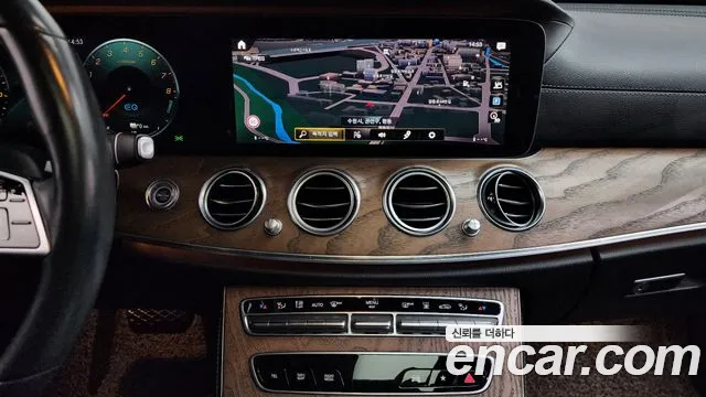 Mercedes-Benz E-Class 2021 — фото 14