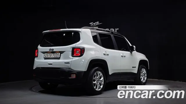 Jeep Renegade 2018 — фото 2