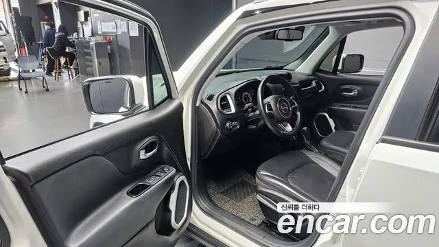 Jeep Renegade 2018 — фото 10