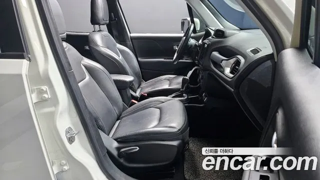 Jeep Renegade 2018 — фото 11