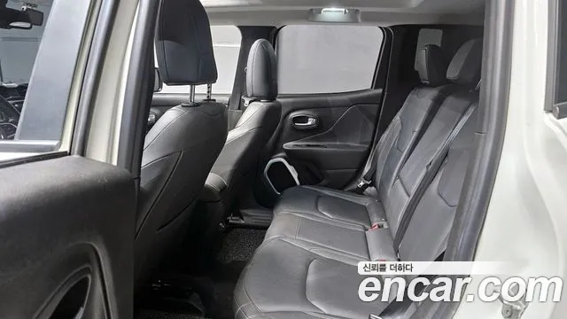 Jeep Renegade 2018 — фото 13