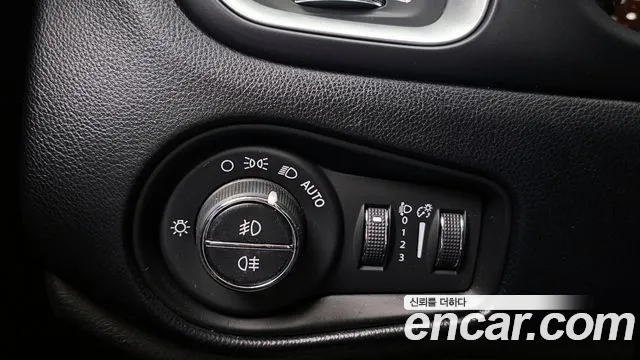 Jeep Renegade 2018 — фото 18