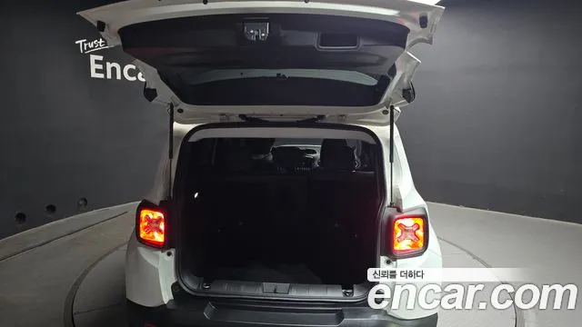 Jeep Renegade 2018 — фото 20