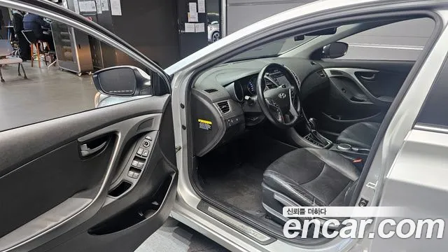 Hyundai AVANTE 2016 — фото 10