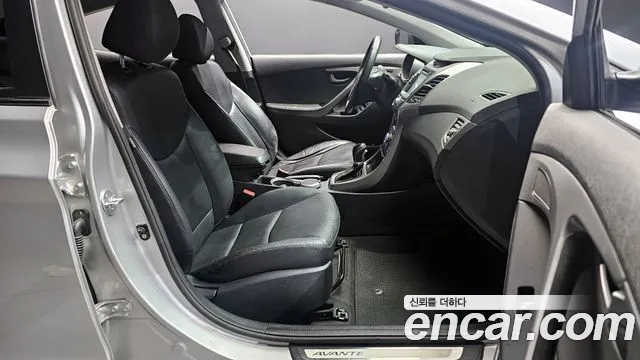 Hyundai AVANTE 2016 — фото 11
